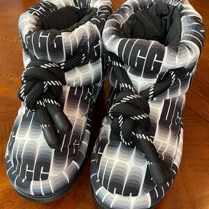 UGG Classic Maxi Short Wavelenght Puffer Boots NEW Size 5
